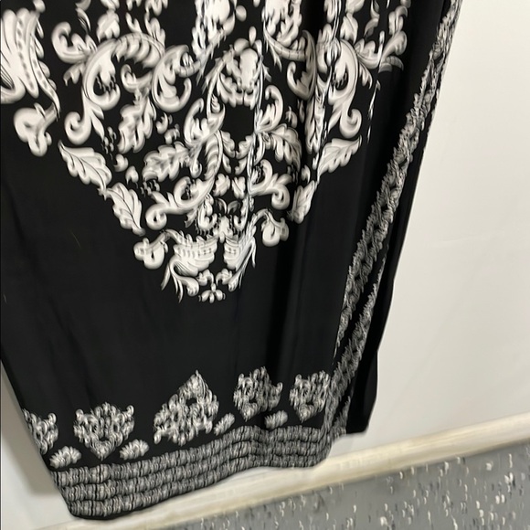 Black and White V-Neck Dolman Sleeve Maxi Sundress - Picture 5 of 8